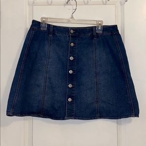 Button denim skirt